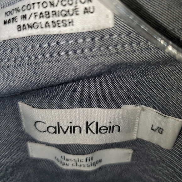 Calvin Klein Men's Classic Fit Button-down Shirt - Picture 3 of 3